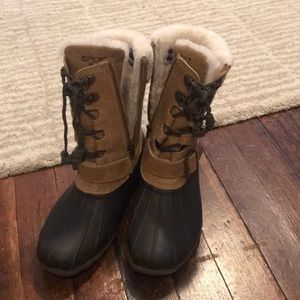 Snow boots